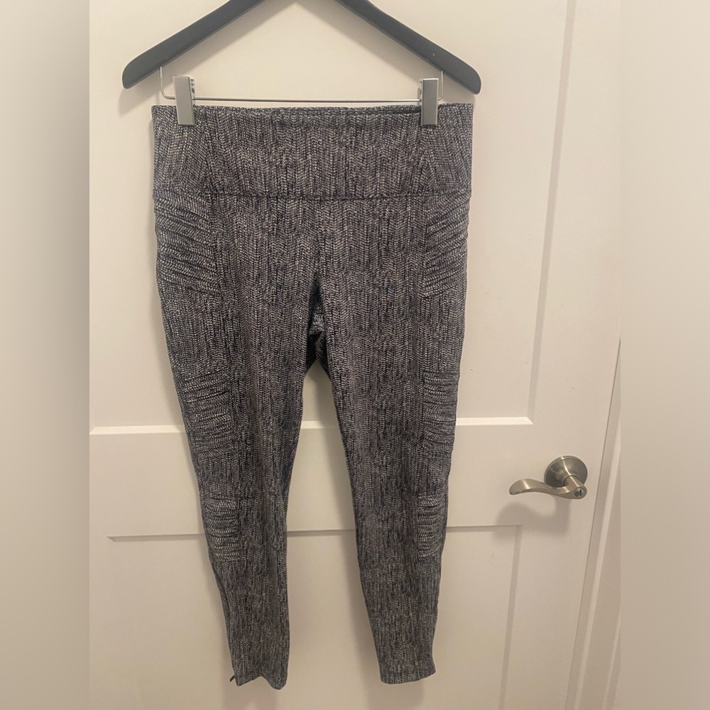 Athleta Women’s Moto Delancey Textured Tight. Size large